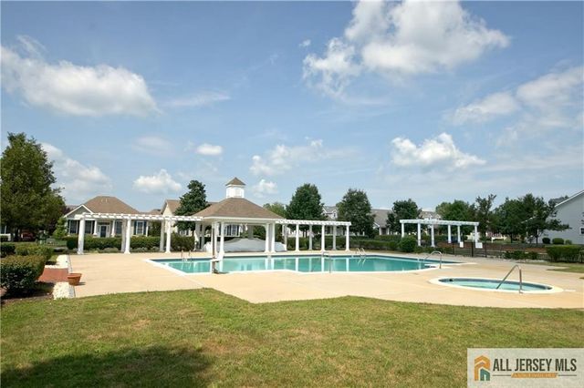 4 Spraul Lane, Cranbury, NJ 08512
