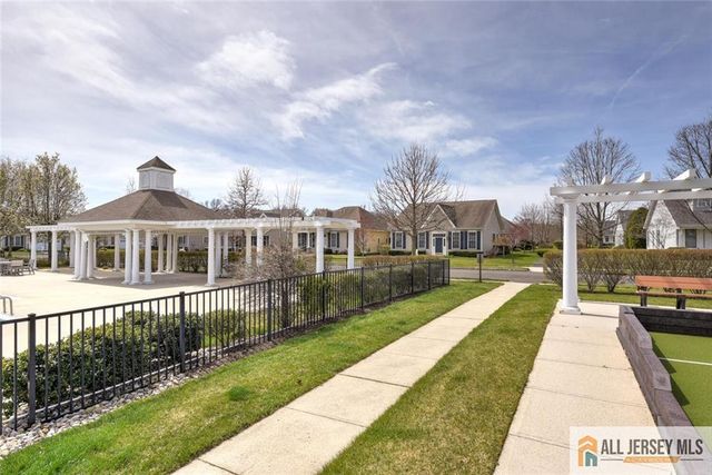 4 Spraul Lane, Cranbury, NJ 08512