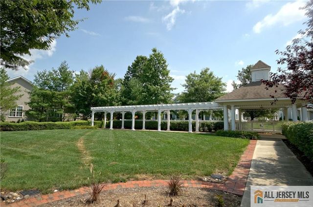 4 Spraul Lane, Cranbury, NJ 08512
