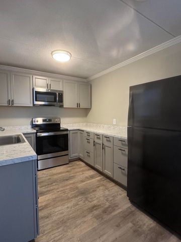 1137 M W Rickenbaker Road, Manning, SC 29102