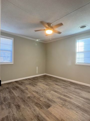 1137 M W Rickenbaker Road, Manning, SC 29102