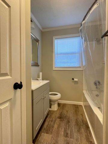 1137 M W Rickenbaker Road, Manning, SC 29102