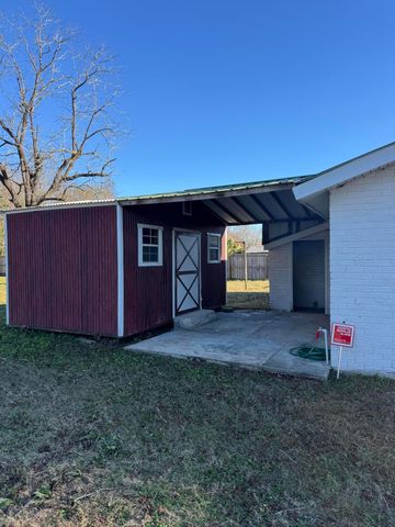1137 M W Rickenbaker Road, Manning, SC 29102