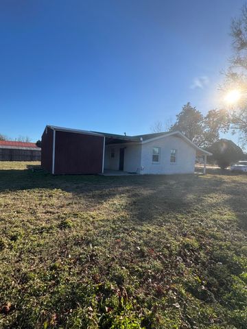 1137 M W Rickenbaker Road, Manning, SC 29102