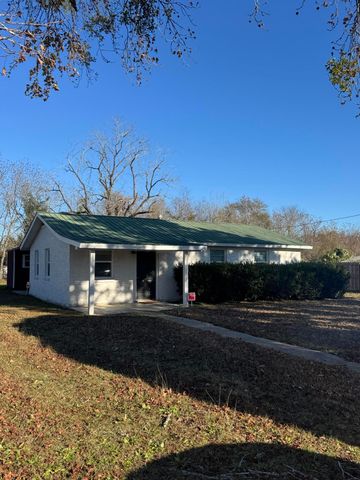 1137 M W Rickenbaker Road, Manning, SC 29102