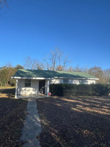 1137 M W Rickenbaker Road, Manning, SC 29102