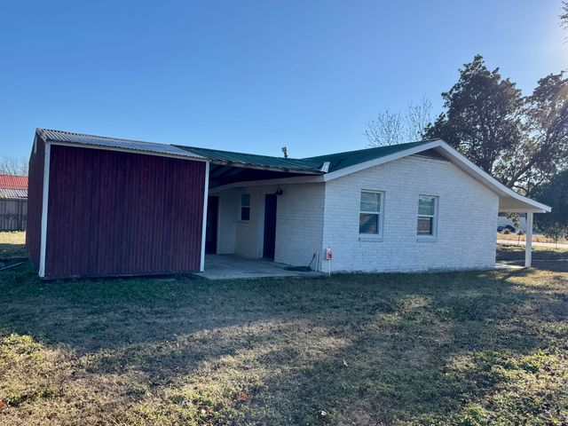1137 M W Rickenbaker Road, Manning, SC 29102