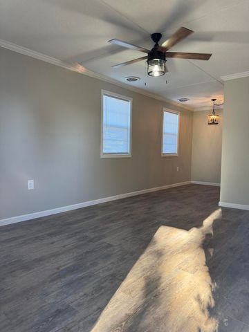1137 M W Rickenbaker Road, Manning, SC 29102