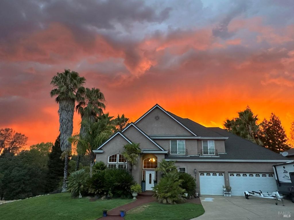 6260 CARMEL Dr, Redding, CA 96003