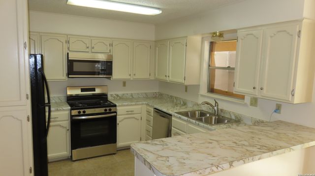 4004 MOUNT LAUREL DR, San Antonio, TX 78240