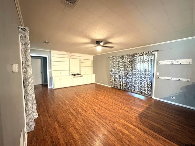 409 E Main, Omaha, TX 75571