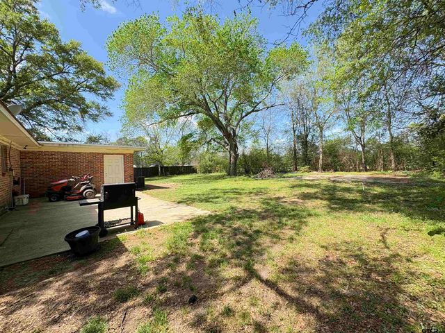 409 E Main, Omaha, TX 75571