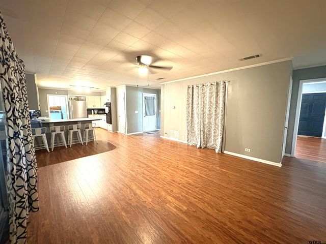 409 E Main, Omaha, TX 75571