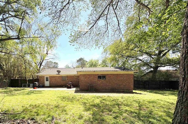 409 E Main, Omaha, TX 75571