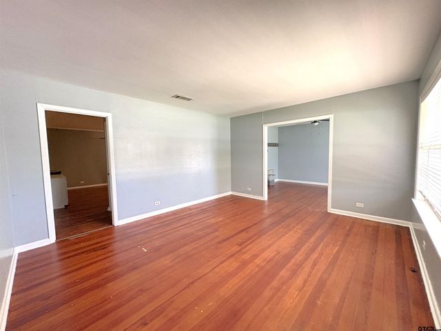 409 E Main, Omaha, TX 75571