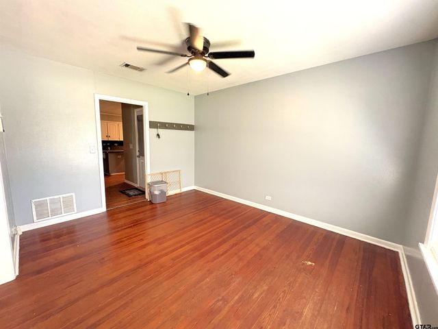 409 E Main, Omaha, TX 75571