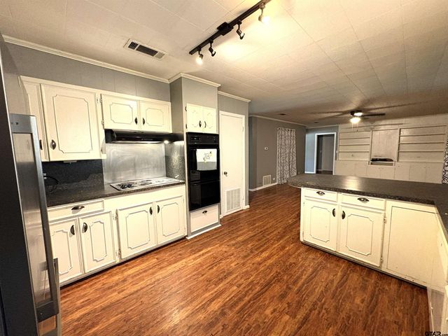 409 E Main, Omaha, TX 75571