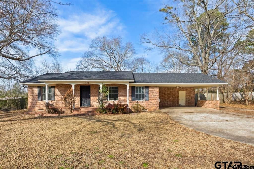 409 E Main, Omaha, TX 75571