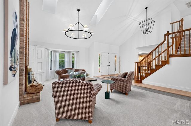 440 Meramec Way, St Charles, MO 63303
