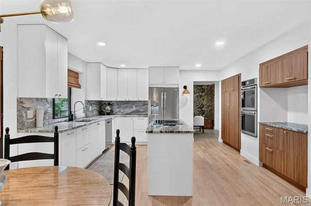 440 Meramec Way, St Charles, MO 63303