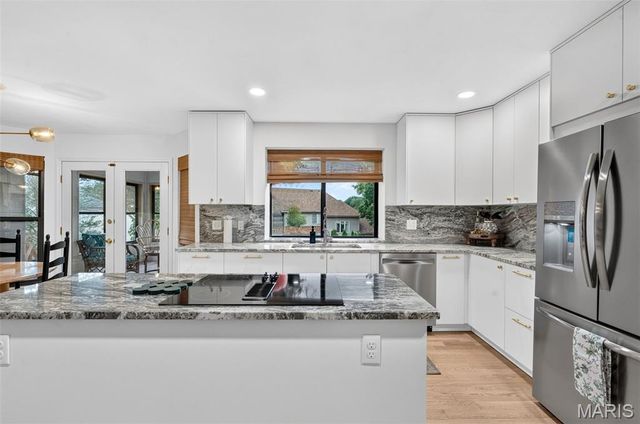 440 Meramec Way, St Charles, MO 63303