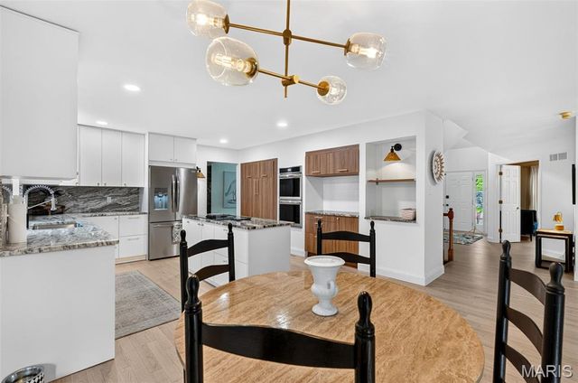 440 Meramec Way, St Charles, MO 63303