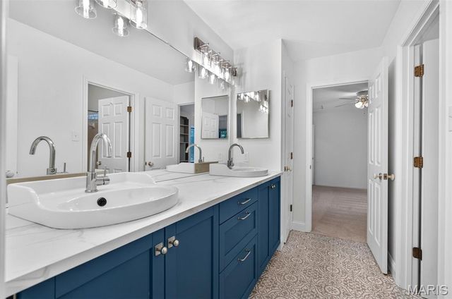 440 Meramec Way, St Charles, MO 63303