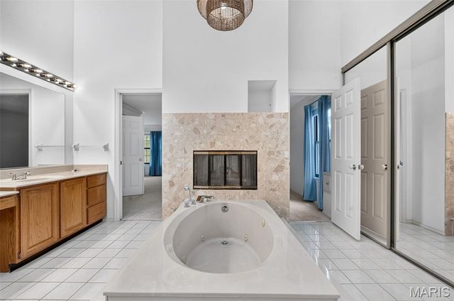 440 Meramec Way, St Charles, MO 63303