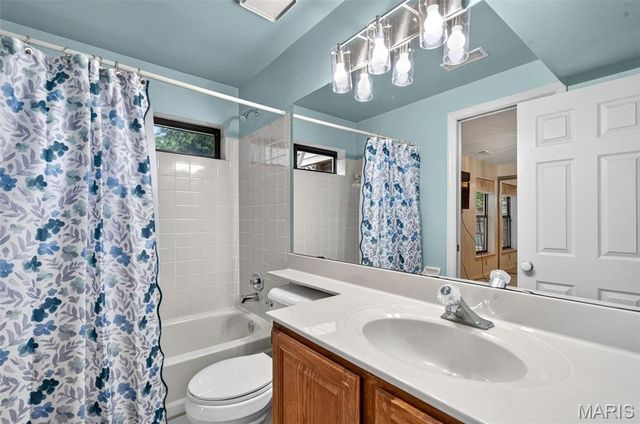 440 Meramec Way, St Charles, MO 63303