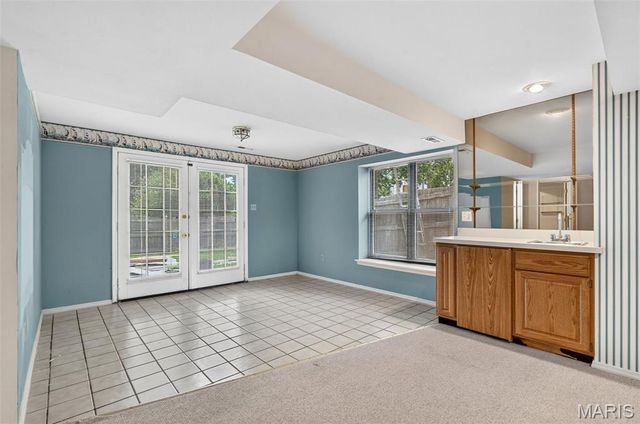 440 Meramec Way, St Charles, MO 63303