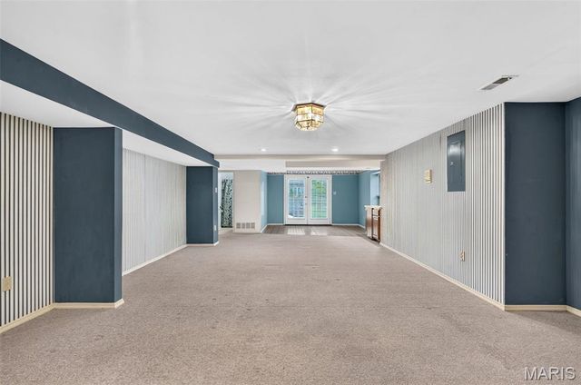 440 Meramec Way, St Charles, MO 63303