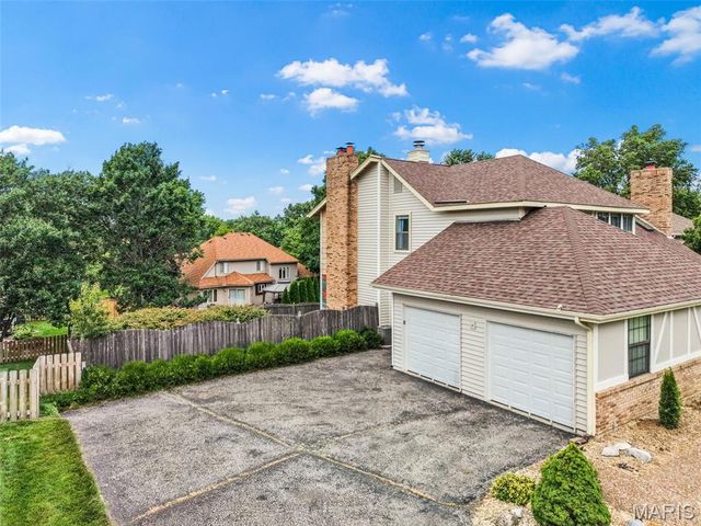 440 Meramec Way, St Charles, MO 63303