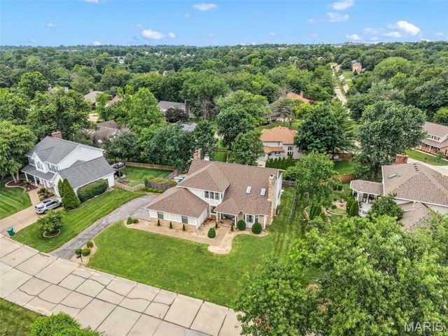 440 Meramec Way, St Charles, MO 63303