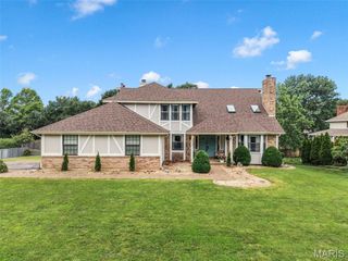 440 Meramec Way, St Charles, MO 63303
