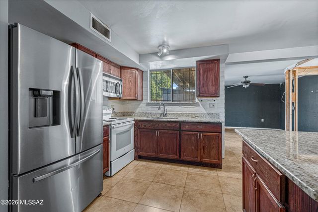 1824 W Caravelle Road, Tucson, AZ 85713