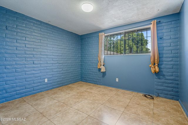 1824 W Caravelle Road, Tucson, AZ 85713