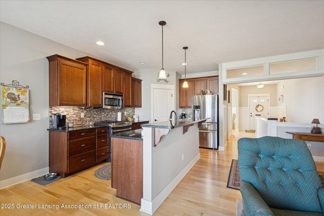 7537 Roxborough Lane 30, Grand Ledge, MI 48837