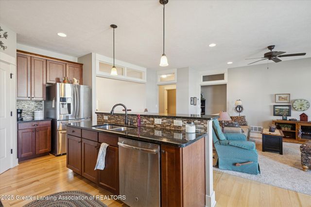 7537 Roxborough Lane 30, Grand Ledge, MI 48837