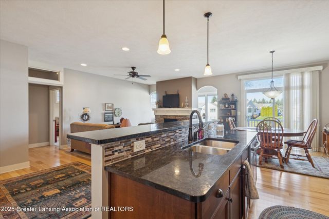 7537 Roxborough Lane 30, Grand Ledge, MI 48837