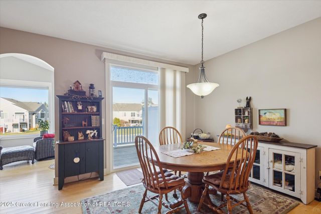 7537 Roxborough Lane 30, Grand Ledge, MI 48837