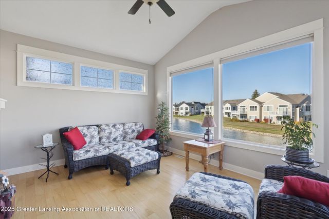 7537 Roxborough Lane 30, Grand Ledge, MI 48837