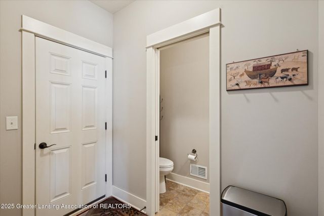 7537 Roxborough Lane 30, Grand Ledge, MI 48837