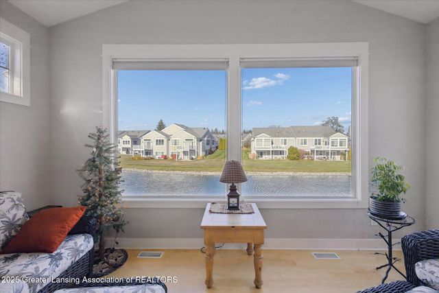 7537 Roxborough Lane 30, Grand Ledge, MI 48837