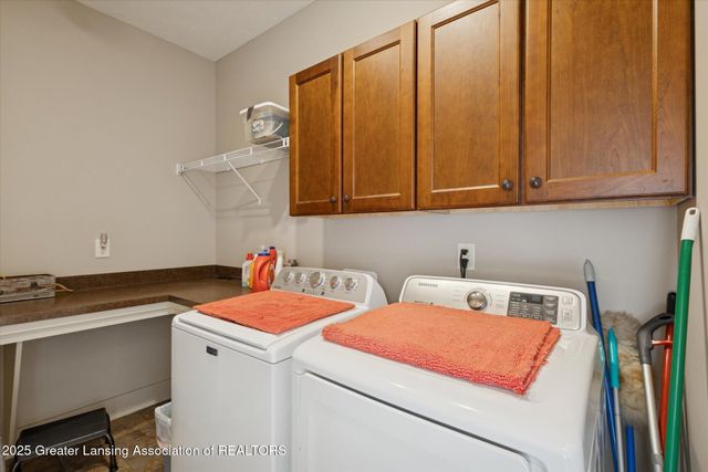 7537 Roxborough Lane 30, Grand Ledge, MI 48837