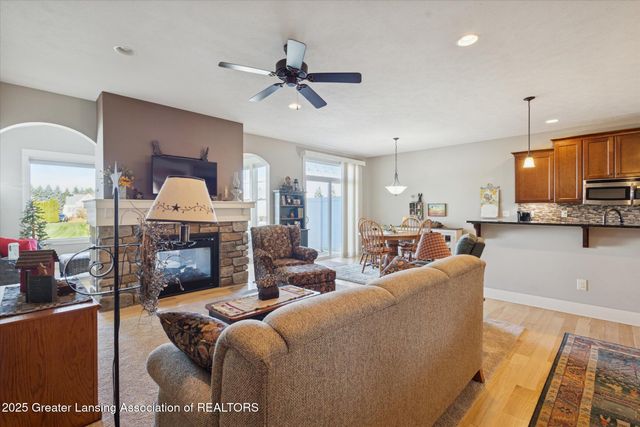 7537 Roxborough Lane 30, Grand Ledge, MI 48837