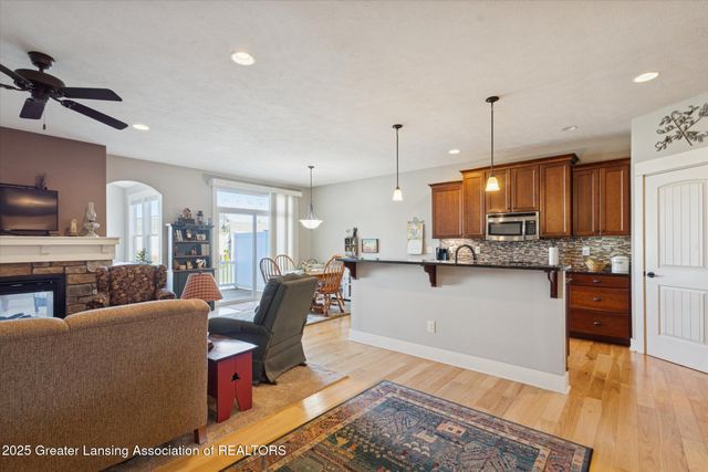 7537 Roxborough Lane 30, Grand Ledge, MI 48837