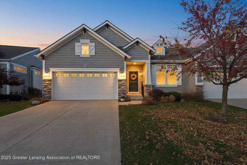 7537 Roxborough Lane 30, Grand Ledge, MI 48837