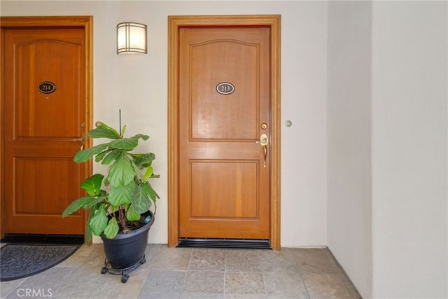 901 Deep Valley Dr 213, Rolling Hills Estates, CA 90274