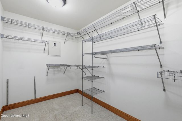 9622 N Country Club DR, Hayden Lake, ID 83835