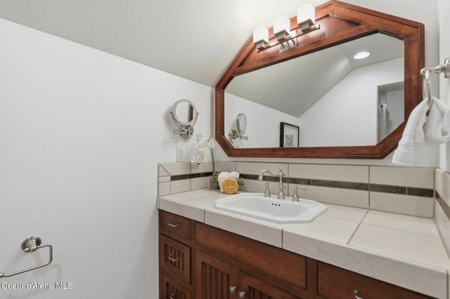 9622 N Country Club DR, Hayden Lake, ID 83835